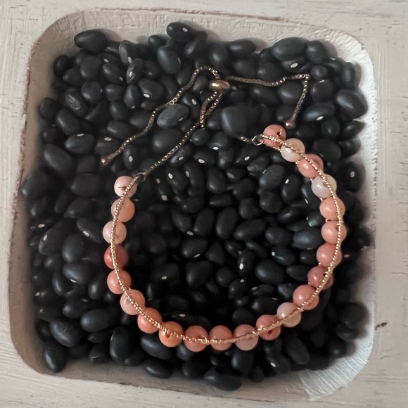 Jewelry - Pink Beaded Wire Bracelet with adjustable Length